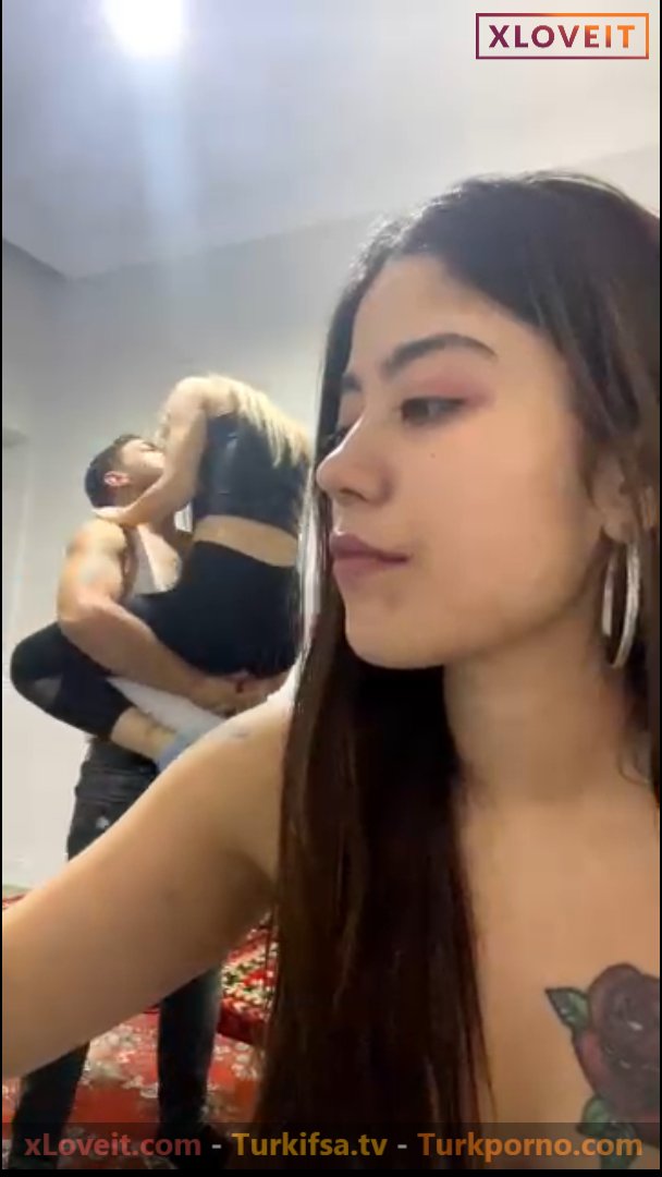 Yıldız Demir ifşa Canlı yayında arkada kankalar yiyişti